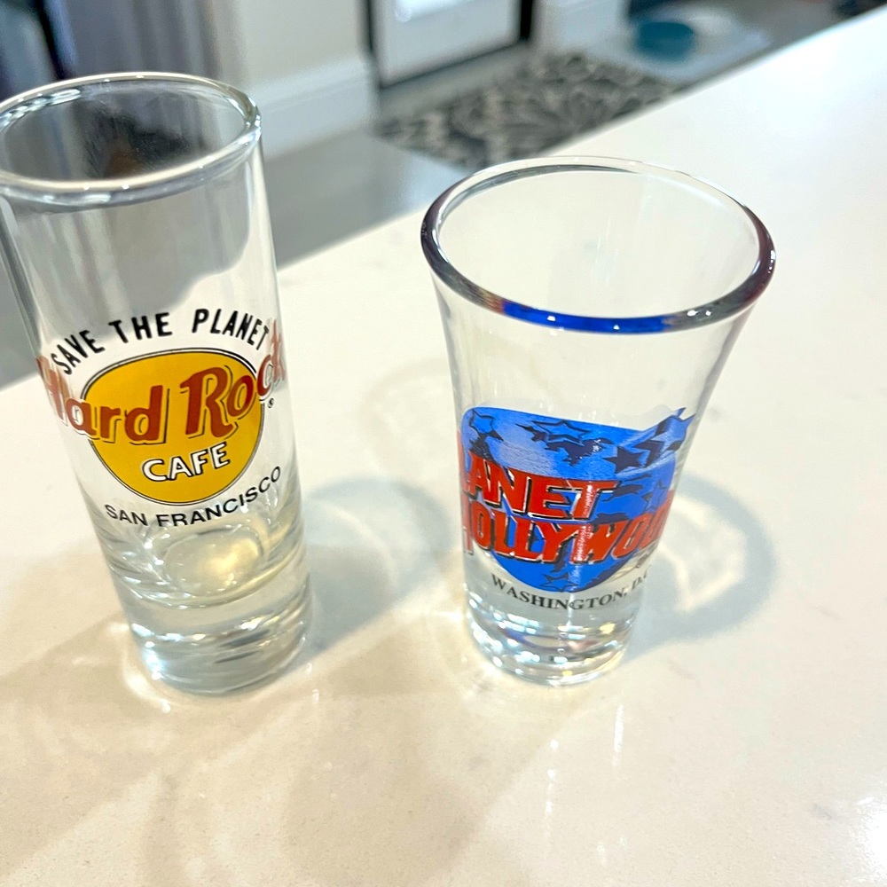 SET OF SHOT GLASSES HARDROCK PLANET HOLLYWOOD
